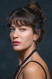 Berrak Tüzünataç 