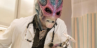 Resident Alien 1.02