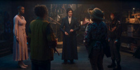 Agatha All Along 1.02